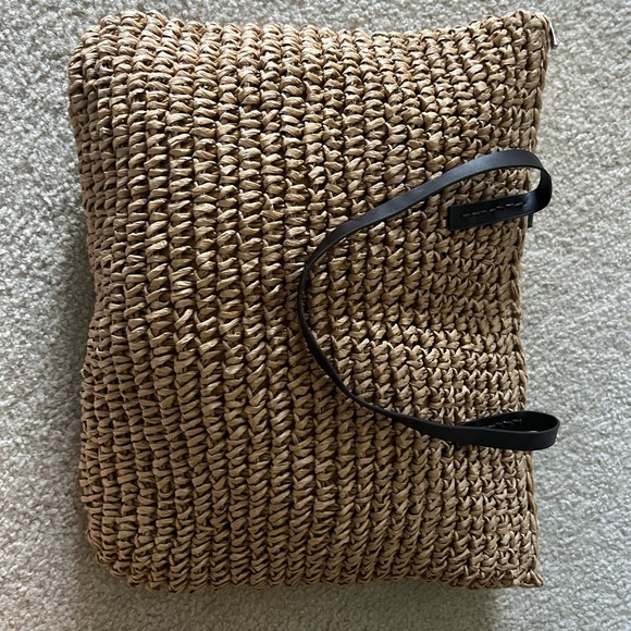 Stylish Tan Woven Tote Bag - Picture 2 of 2